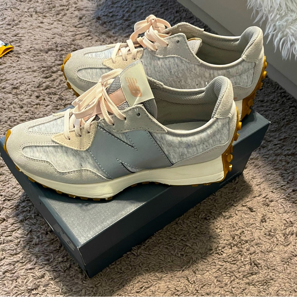 New Balance 10 Women Gray and Pink Sneakers